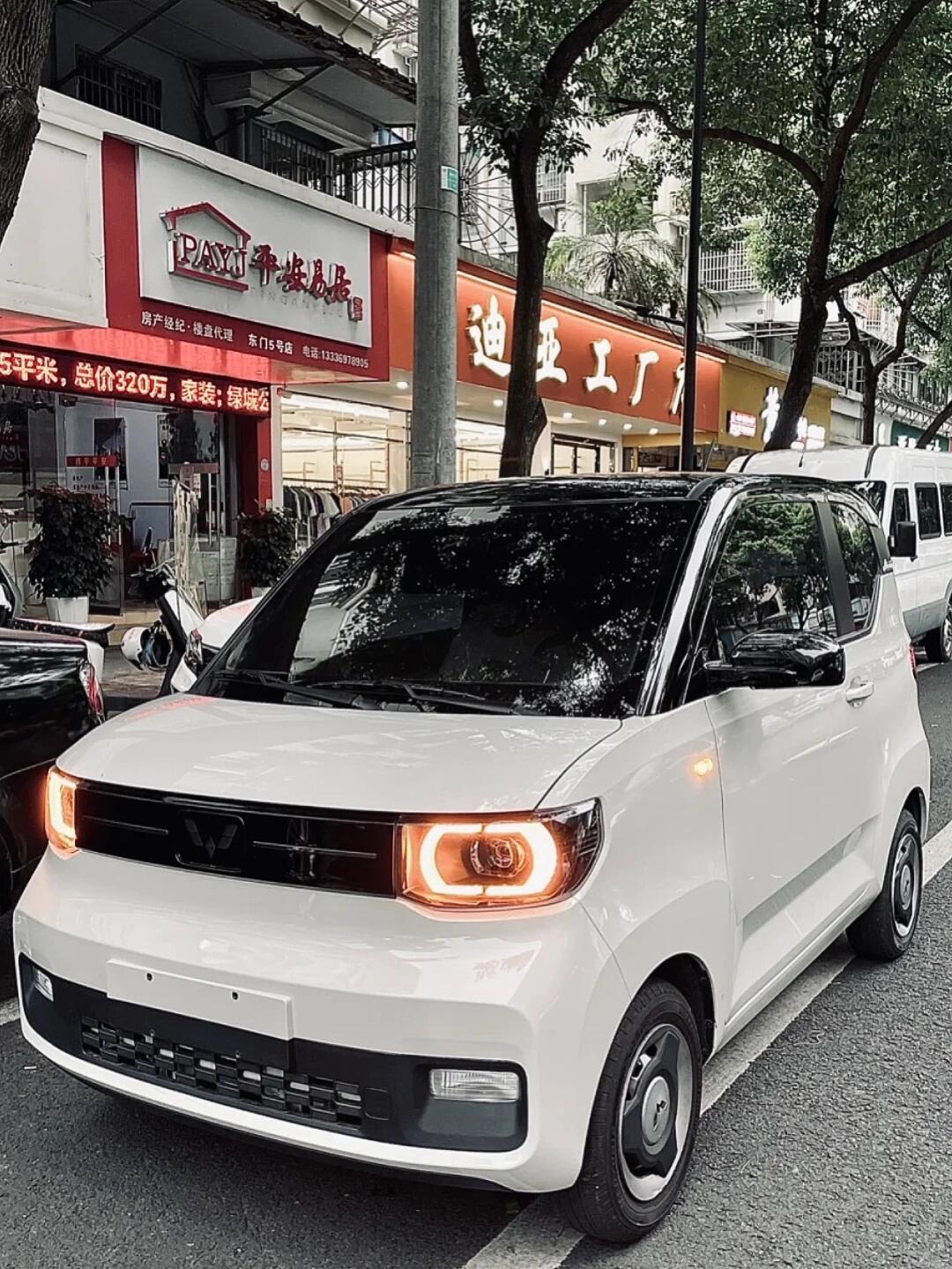 宏光MINIEV生椰白 高級感爆棚的城市出行新寵，房產經紀人的移動咨詢站